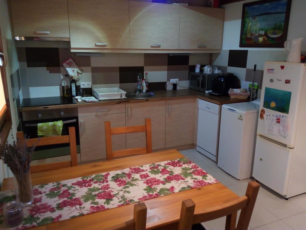 Pecsely Apartman Apartment Phòng bức ảnh